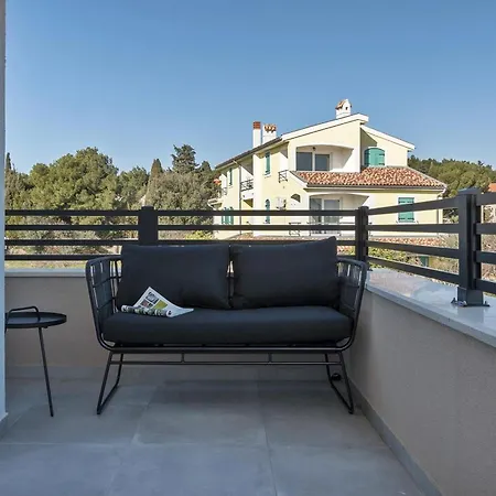 Villa M With Private Pool Premantura