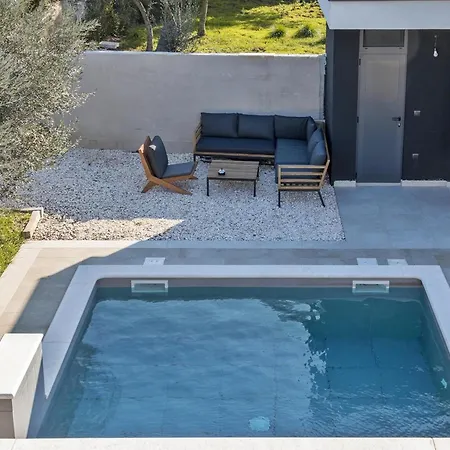 M With Private Pool Villa