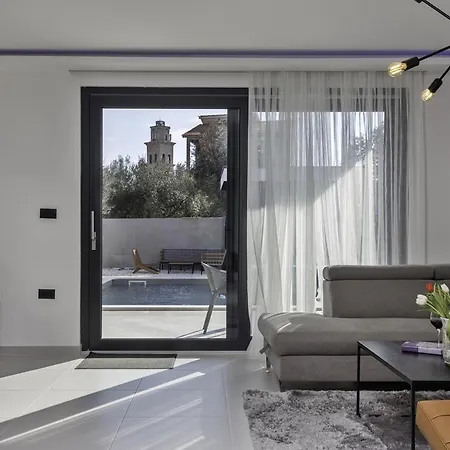 M With Private Pool * Premantura