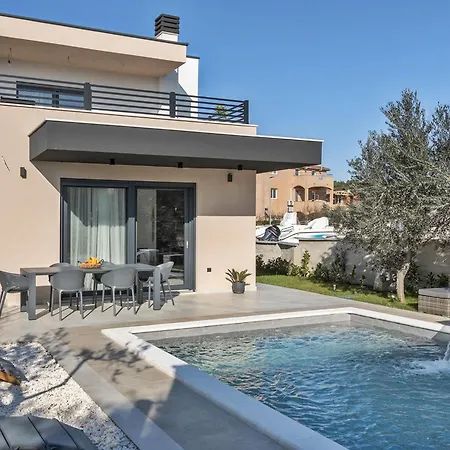 Villa M With Private Pool *